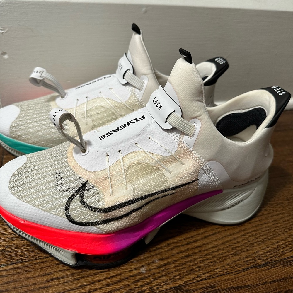 Nike Air Zoom Tempo Next% Flyease White Crimson Size 10 Womens